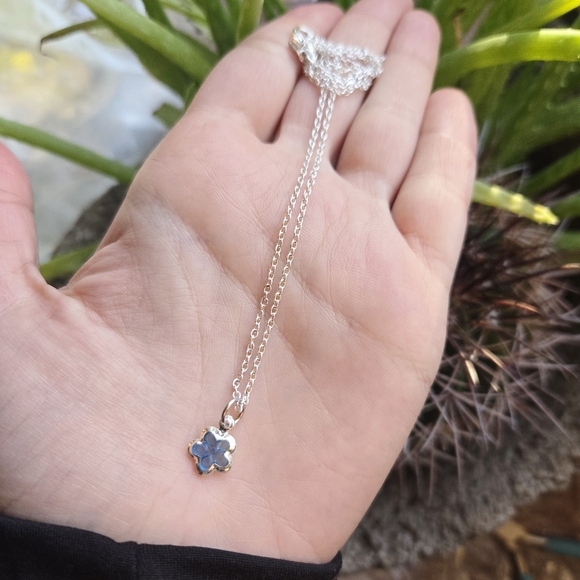 Jewelry - Vintage Dainty Tiny Blue Crystal Flower Necklace